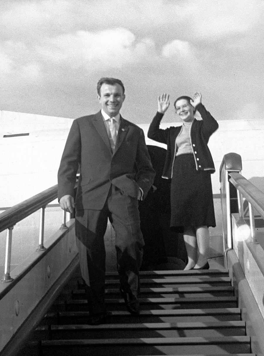 Yuri Gagárin y Valentina Gagárina, el 14 de abril de 1961