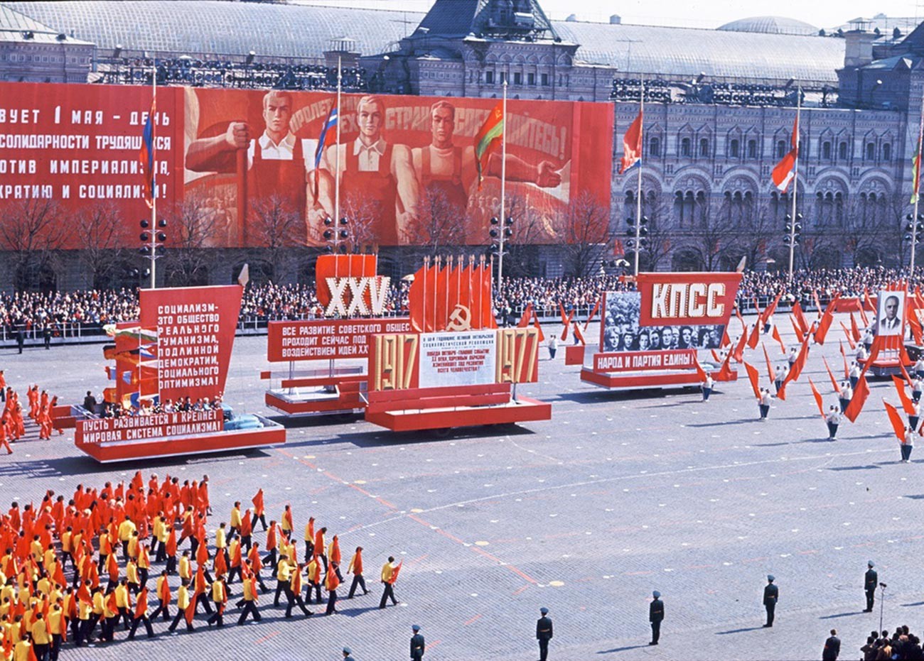 5月1日の赤の広場のパレード、1976年