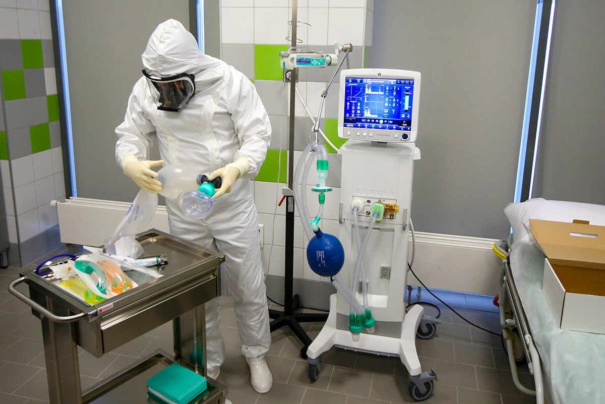 An employee prepares emergency medical care for patients with suspected coronavirus infection