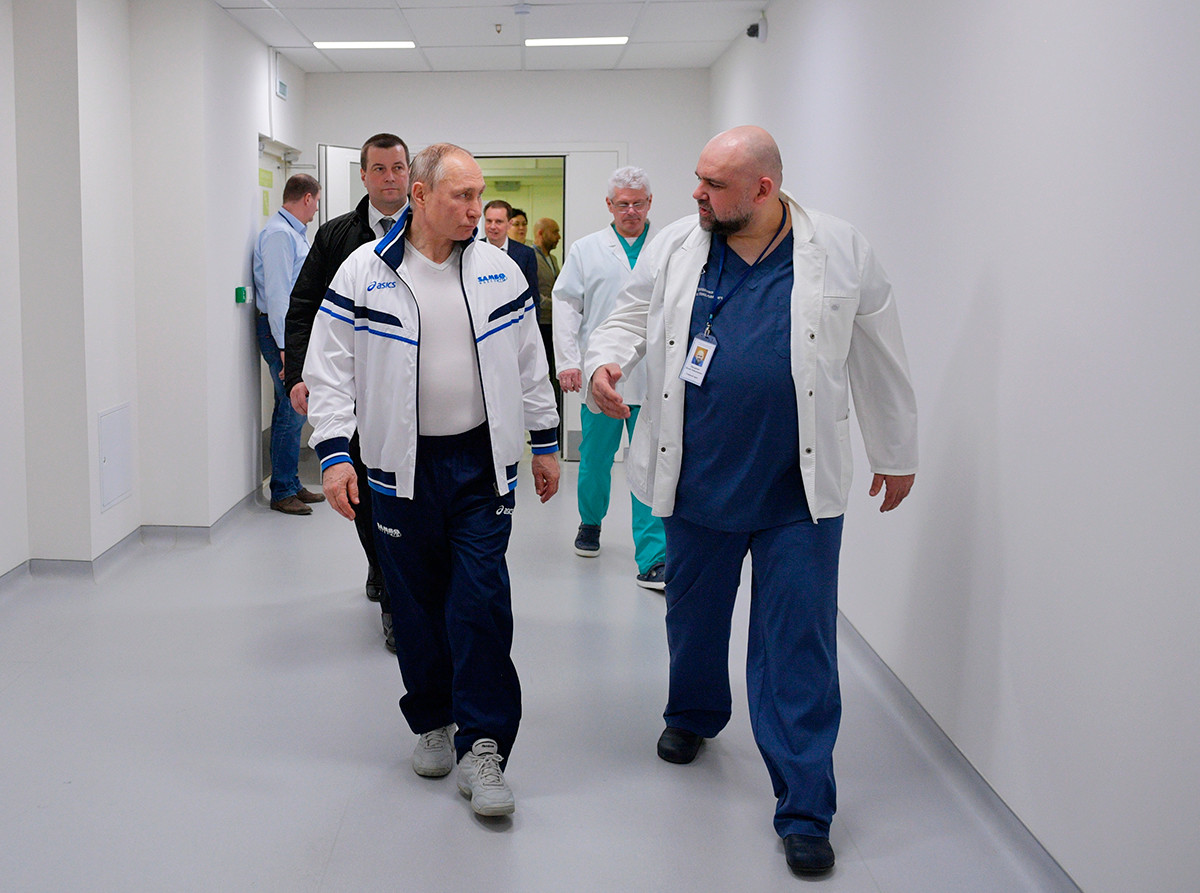 President Putin and Denis Protsenko, chief physician at City Clinical Hospital No. 40, which has been fully adapted for treating coronavirus patients.