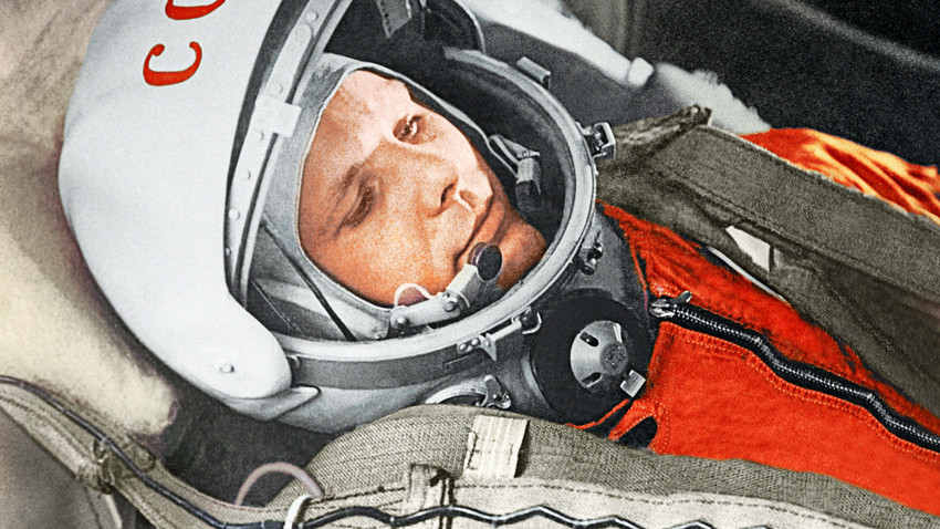Yuri Gagarin en la cabina de la nave espacial "Vostok" 