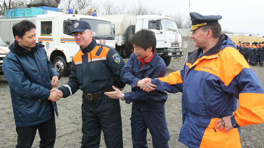 Socorristas del EMERCOM de Rusia en Japón después de un terremoto y el tsunami 