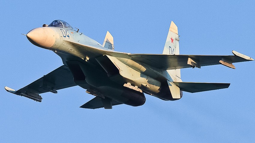 На какво е способен съветският изтребител Су-27 с технологии от  американския F-15 - Russia Beyond България