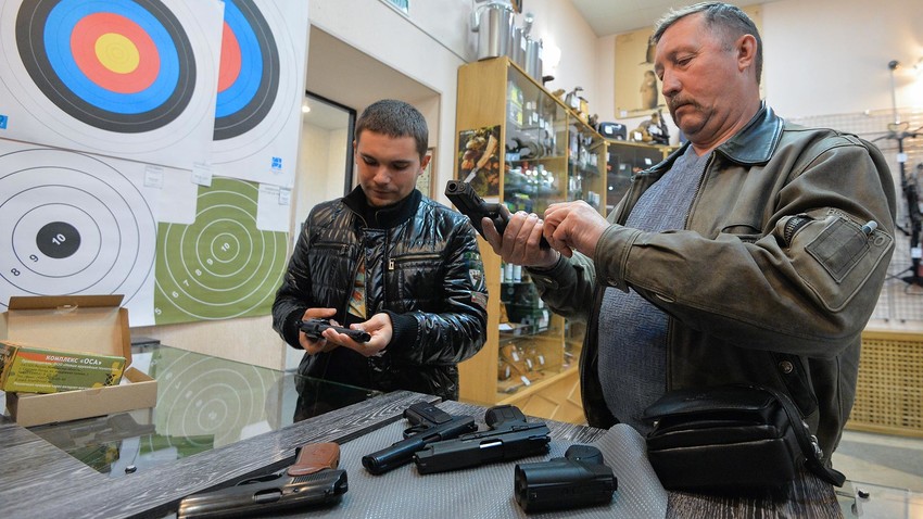 Toko senjata "Tsarskaya Ohota" di Chelyabinsk.