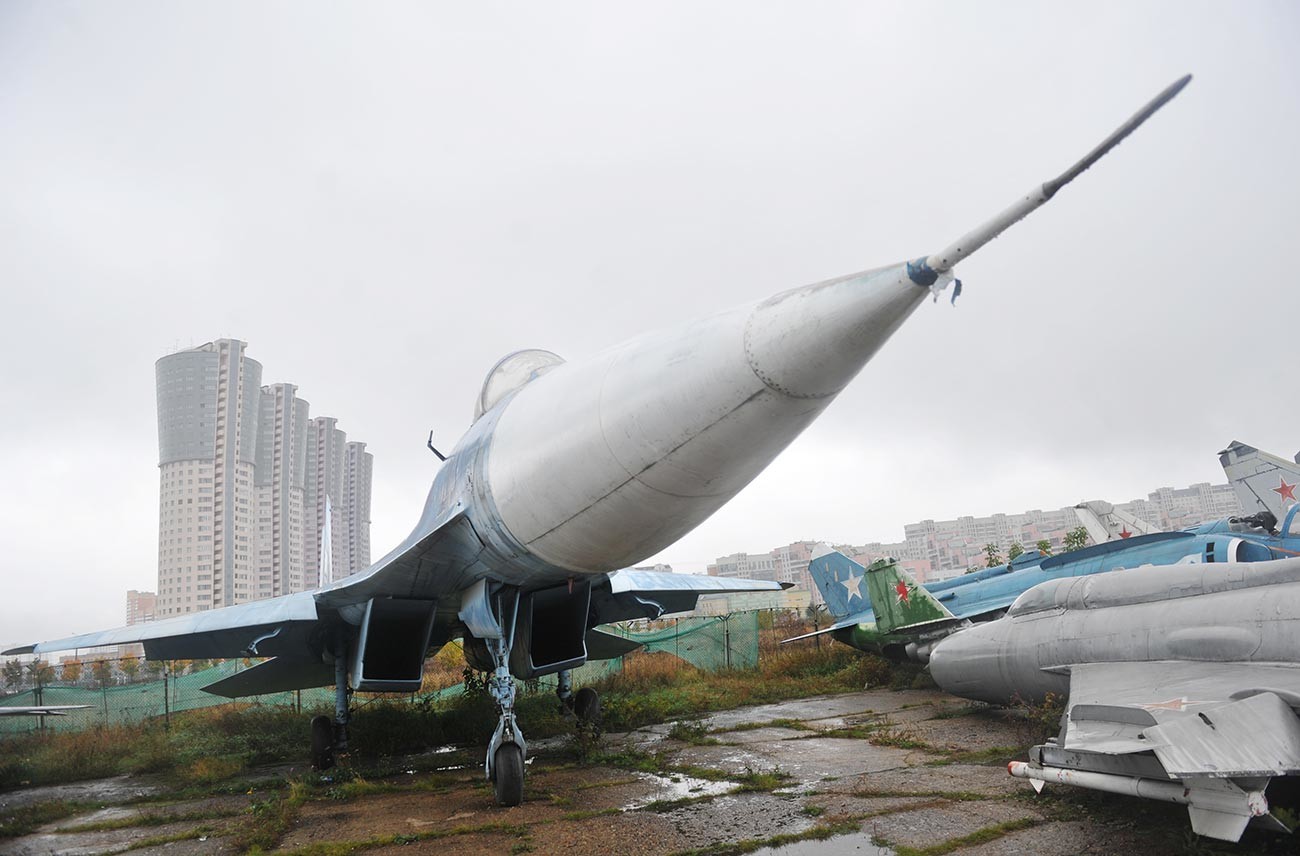 Avions retirés du service appartenant au Musée de l'aviation sur le champ de Khodynka à Moscou