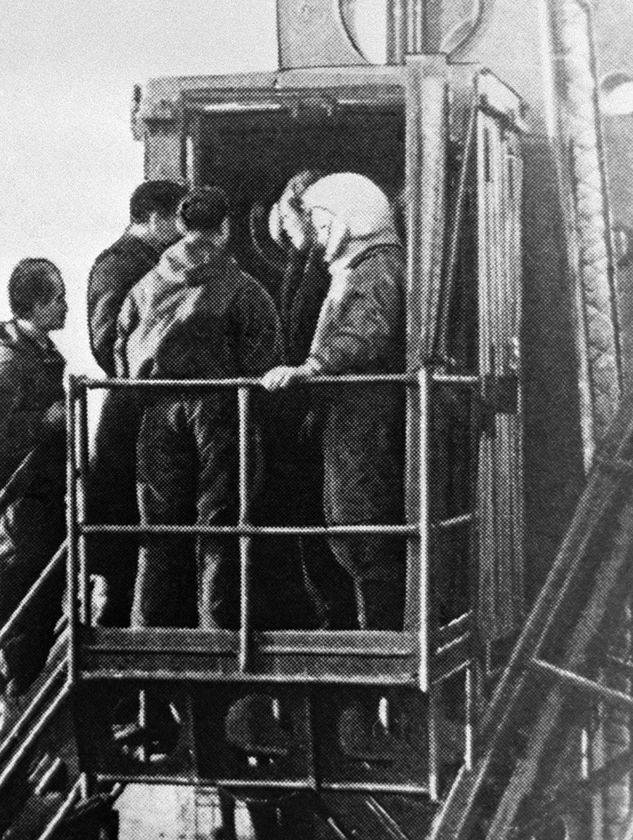 Юрий Гагарин перед стартом корабля 