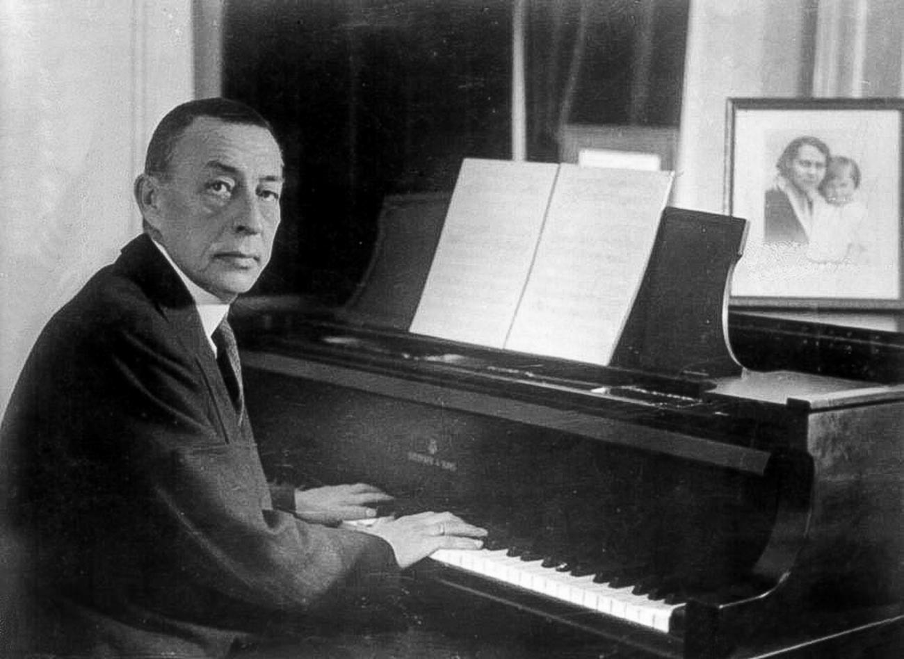 Сергеј Рахмањинов за Steinway клавиром.