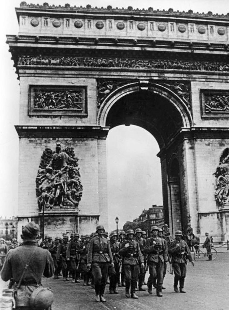 Soldados alemanes en París 