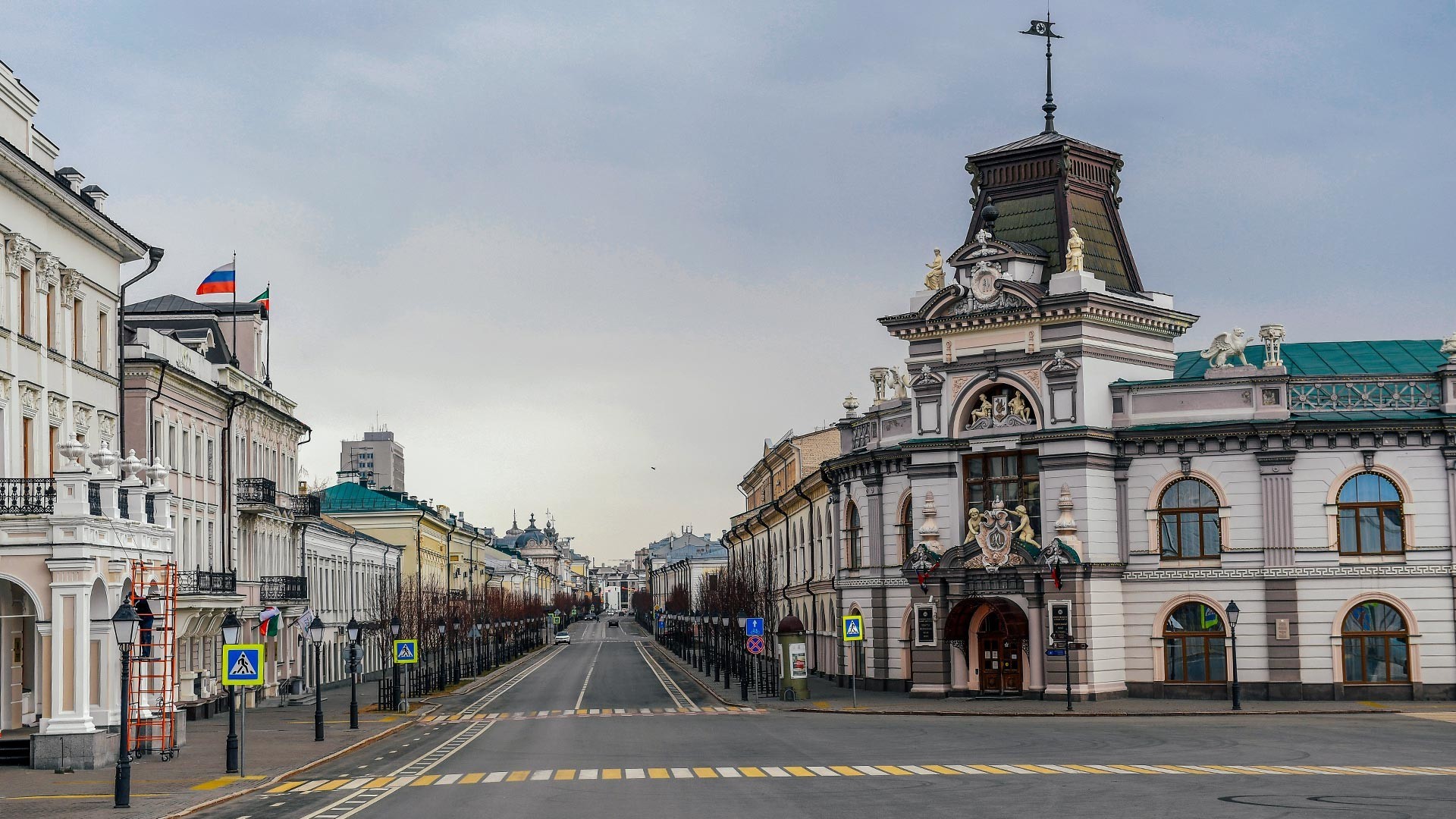 Ulica Kremlja v Kazanu. Ponavadi tukaj mrgoli ljudi.
