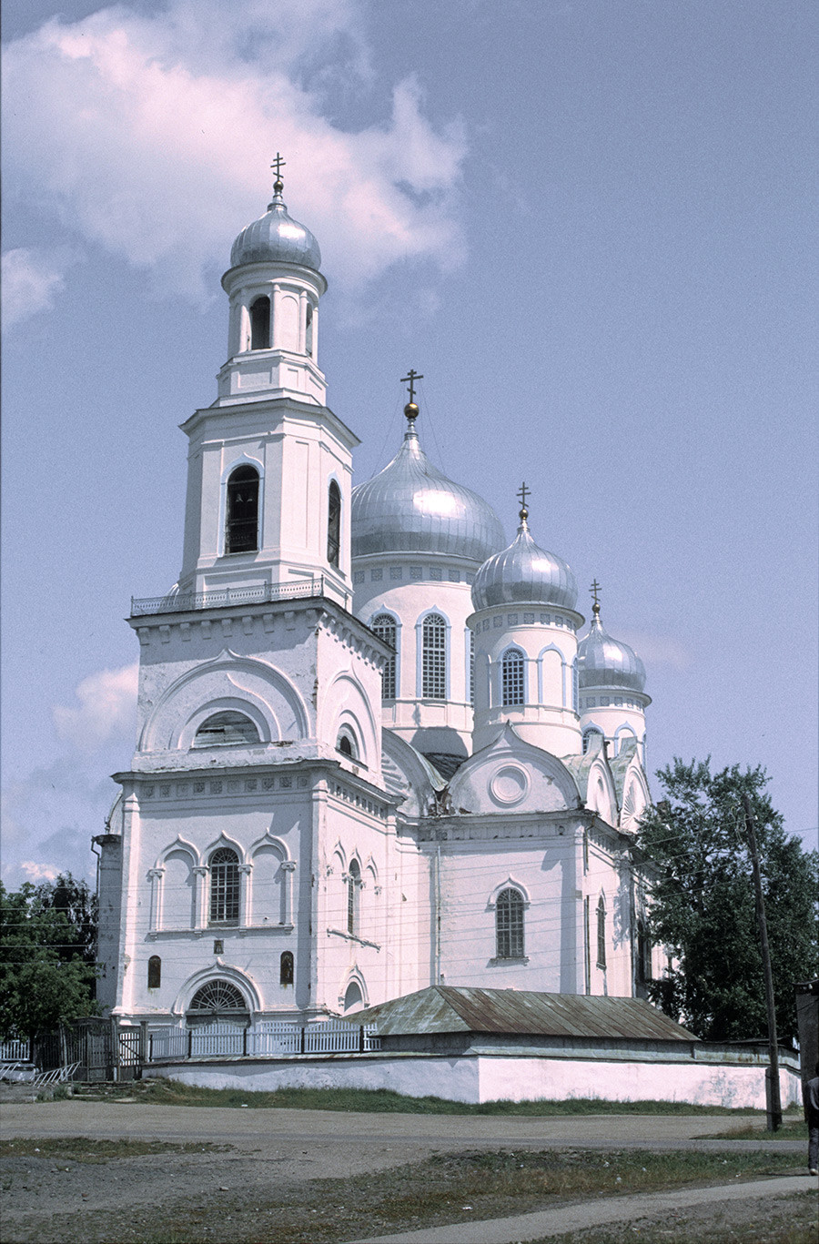 Kasli. Cerkev vstajenja, pogled iz jugozahoda. 14. julij 2003
