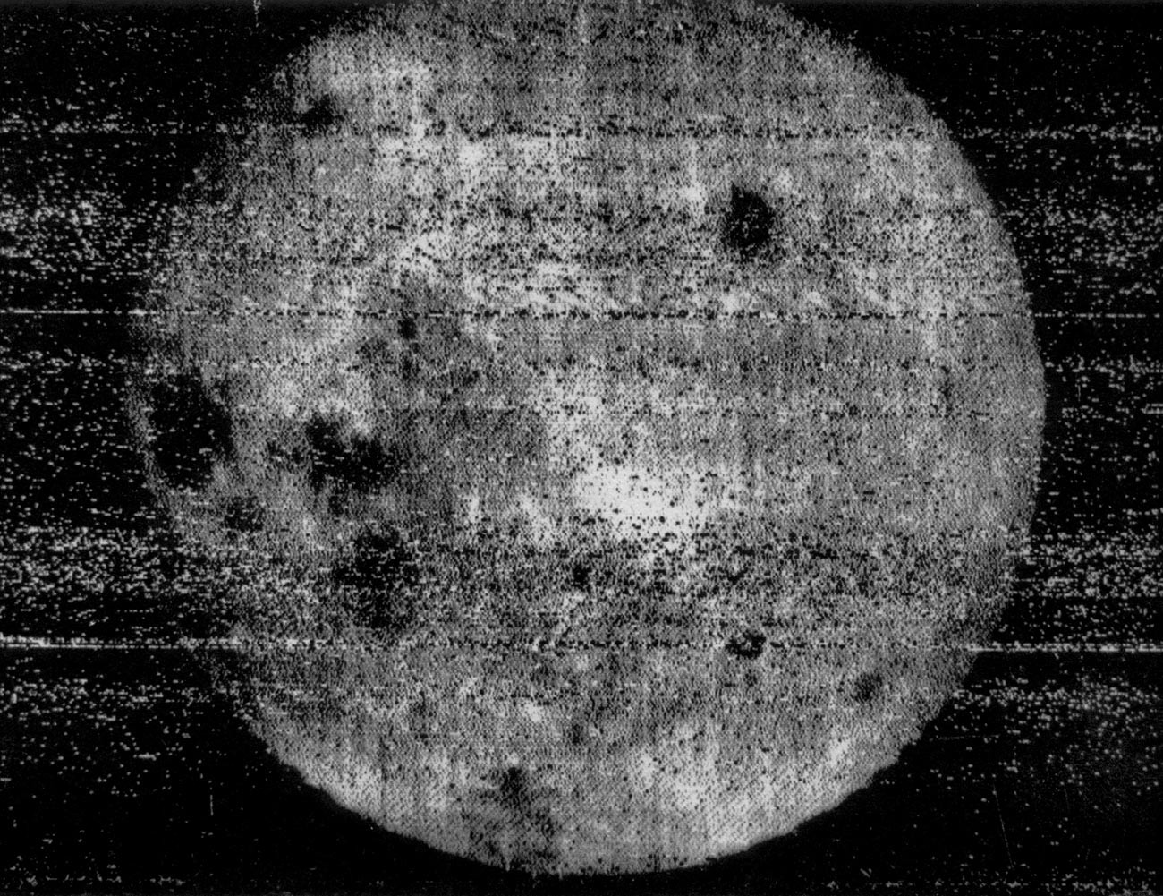 Premier cliché de la face cachée de la Lune