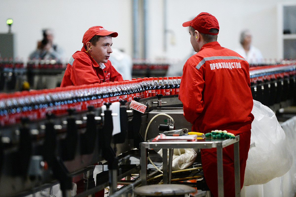 Trabajadores de la planta de Coca-Cola en Krasnoiarsk