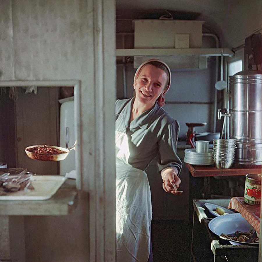 La gerente del comedor, María Iónova en la región de Novosibirsk, 1961