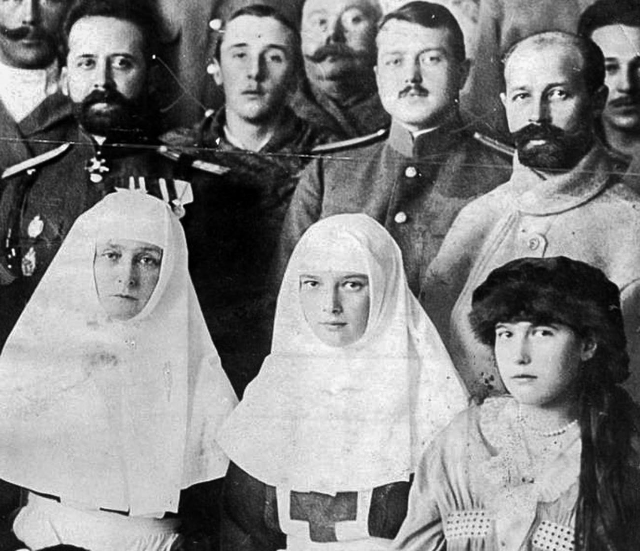 Empress Alexandra, Tatiana Nikolaevna end Anastasia Nikolaevna during WWI
