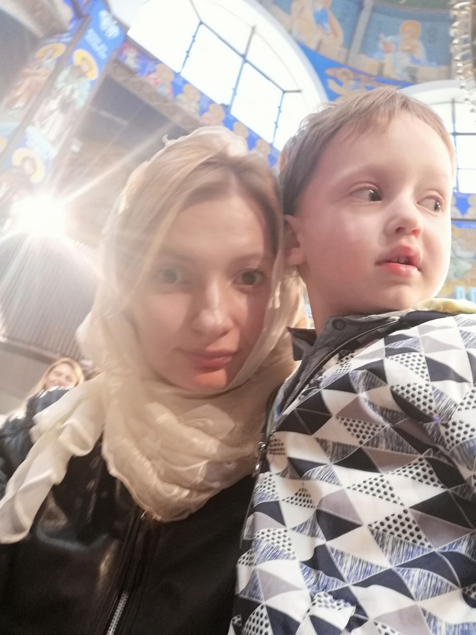 Ања со синчето Марко на велигденска служба 2019 година