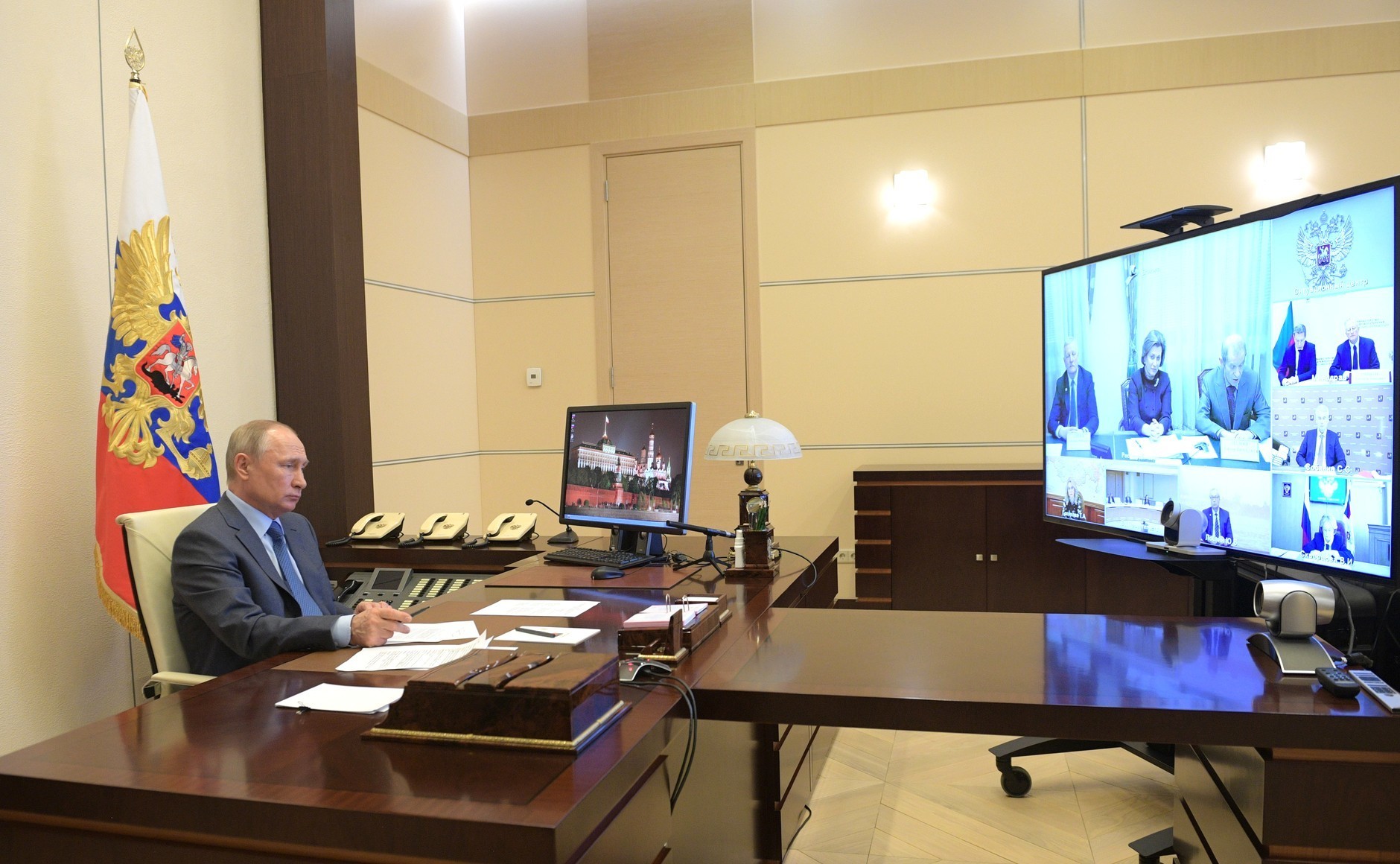 Vladimir Putin na sastanku posvećenom sanitarno-epidemiološkoj situaciji u Rusiji