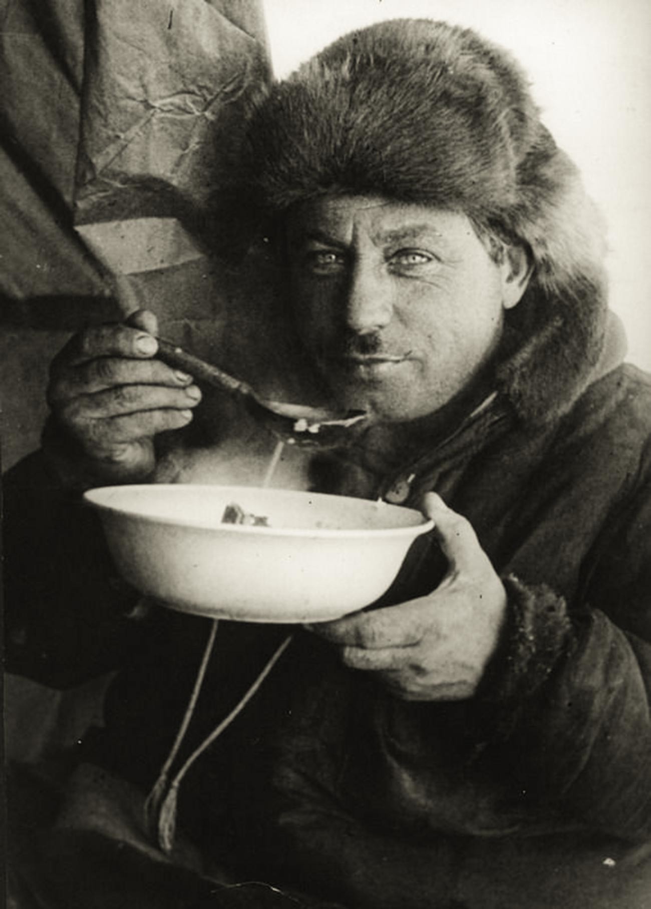 Ivan Papanjin snima degustaciju prvog jela na stanici 