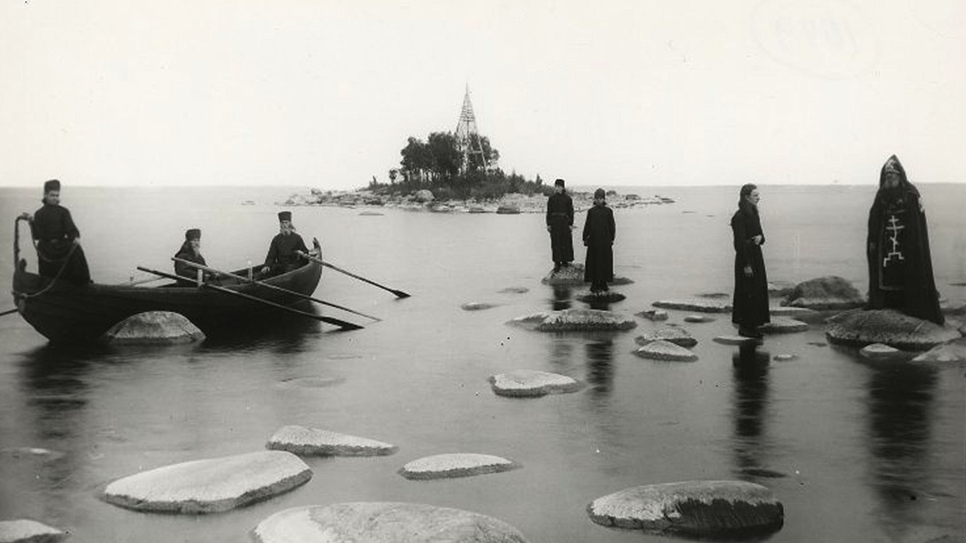 Moines sur le lac Ladoga, monastère de Konevets. 1895-1905