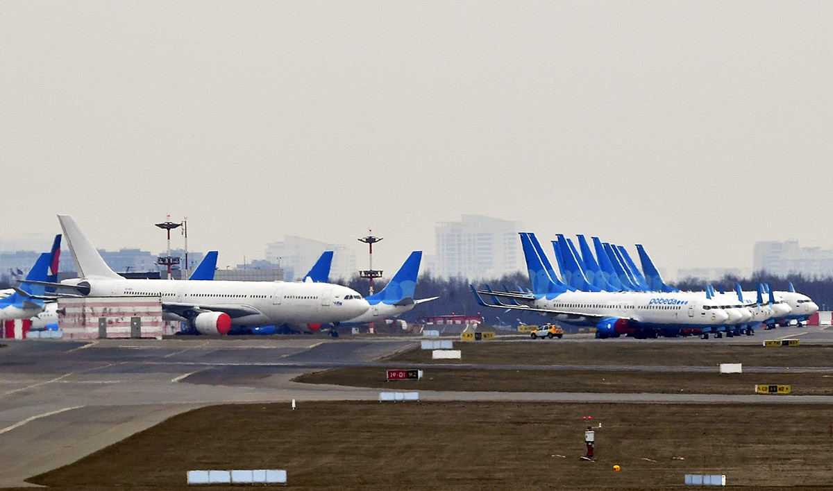 Pesawat-pesawat Pobeda di Bandara Vnukovo.