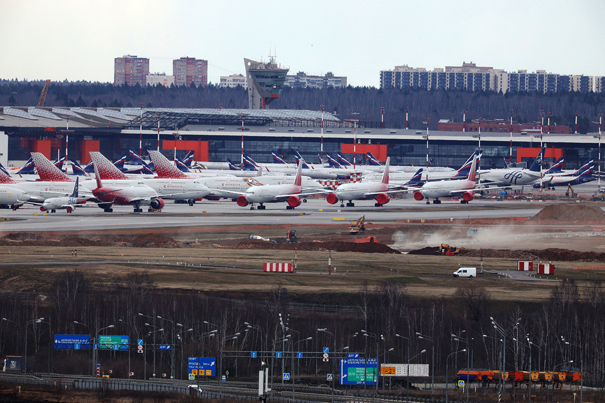 Letala letalskih prevoznikov Rossija in Aeroflot na letališču Šeremetjevo.
