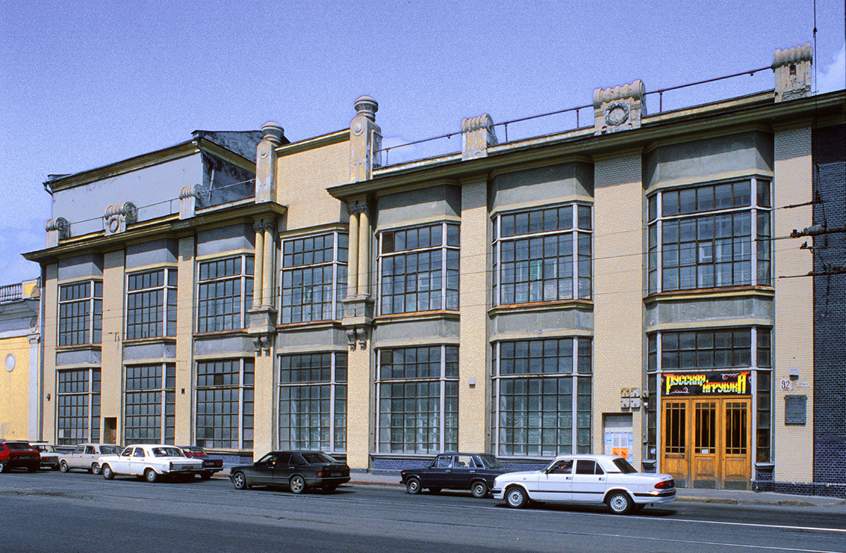 Yalyshev department store, early 20th century. Its modernistic style exemplifies the rapid growth of Chelyabinsk before World War I. July 12, 2003.  