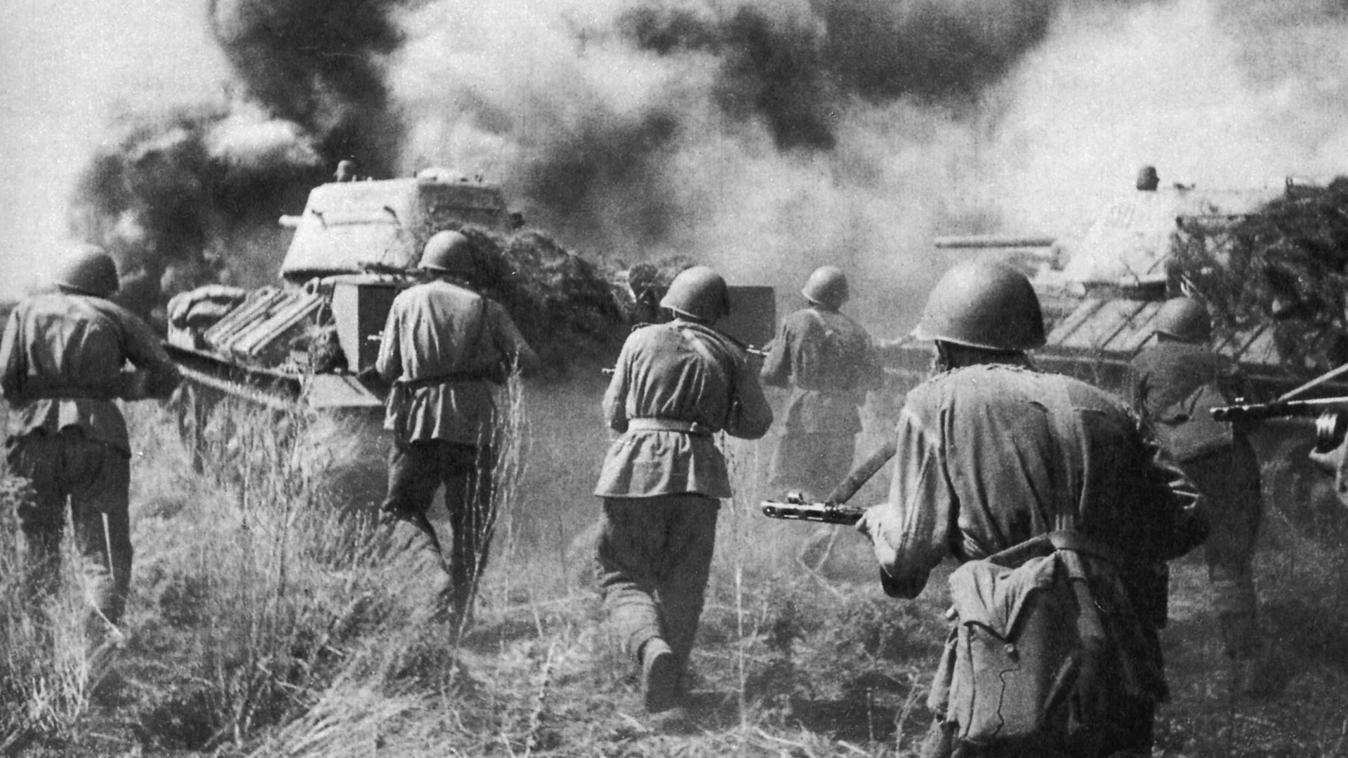 Attacke der sowjetischen Truppen bei Prochorowka während der Schlacht um Kursk im Juli 1943.