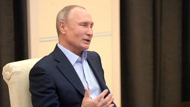 Путин вети дека на 9 мај ќе излезе на тераса и ќе ја испее „Денот на Победата“