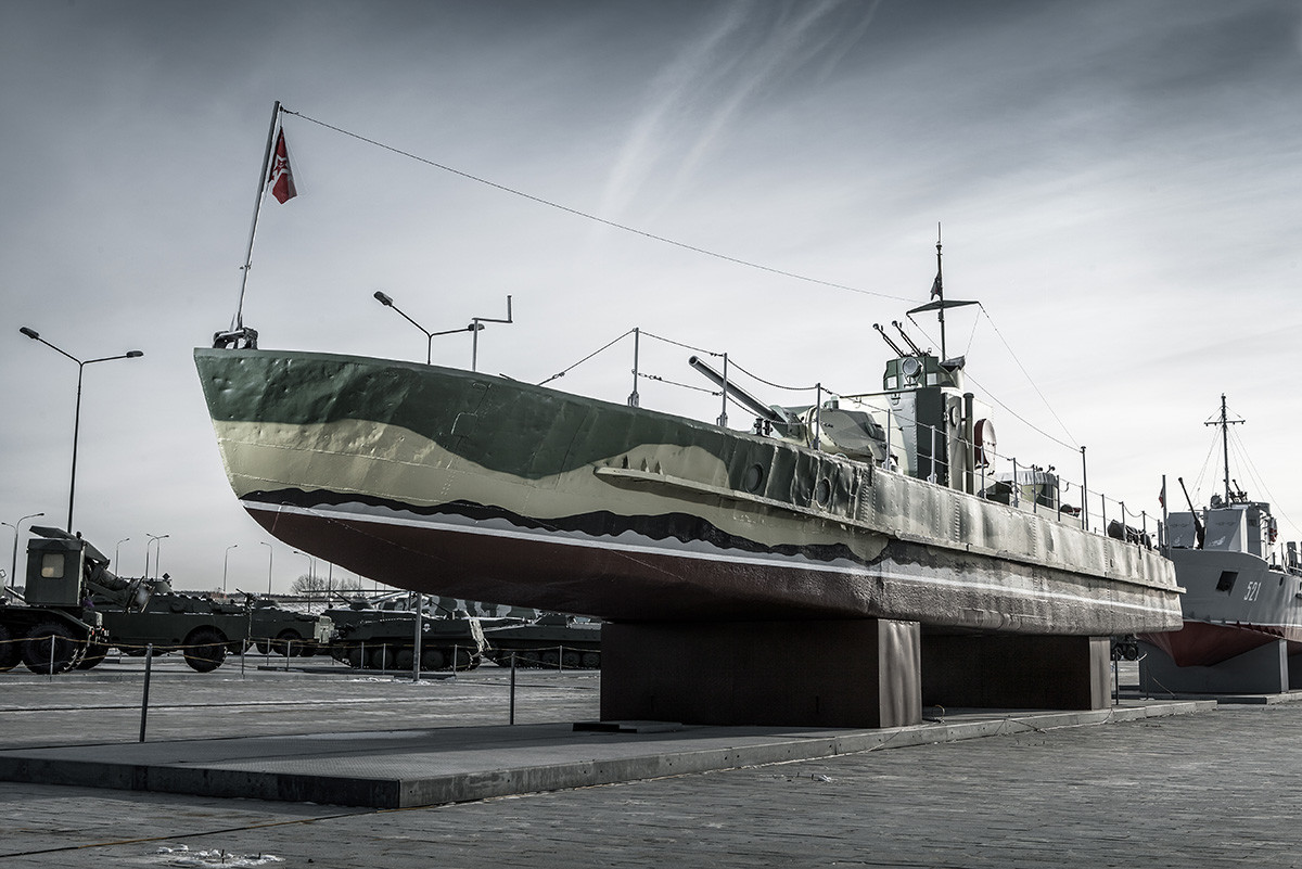 This riverboat was directly involved in the Battle of Stalingrad in the fall of 1942. During disembarkation of the wounded at the Severny quay, the boat was sunk by the Germans. 