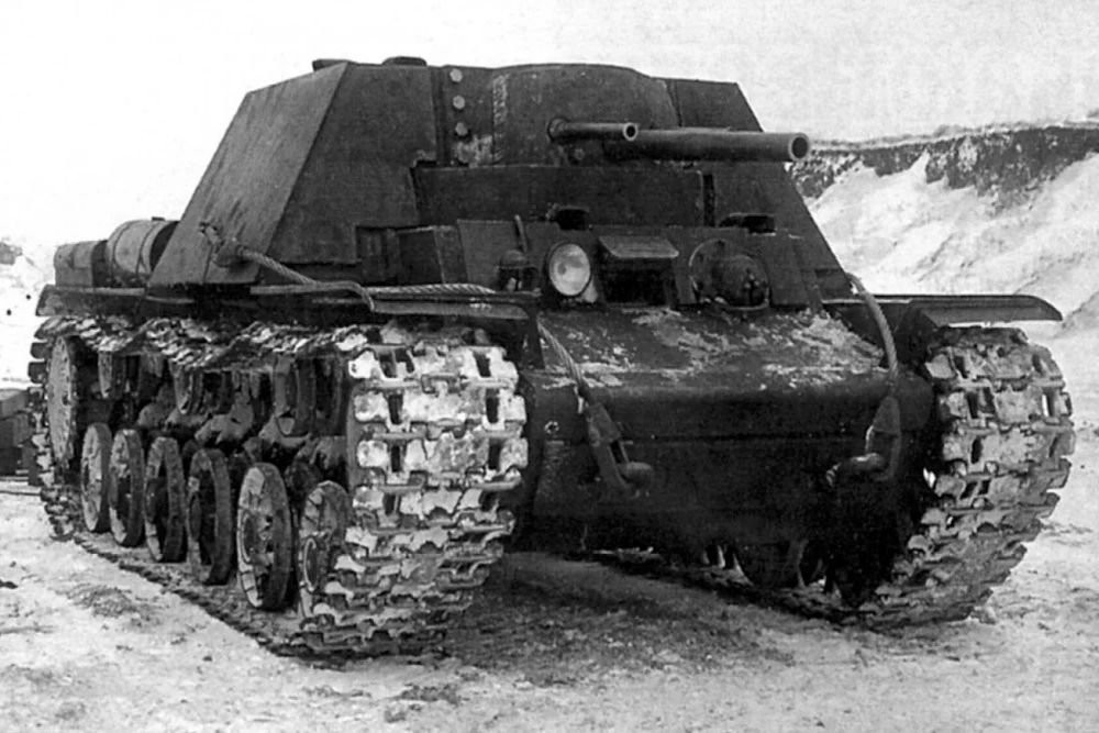 Un tanque experimental KV-7.