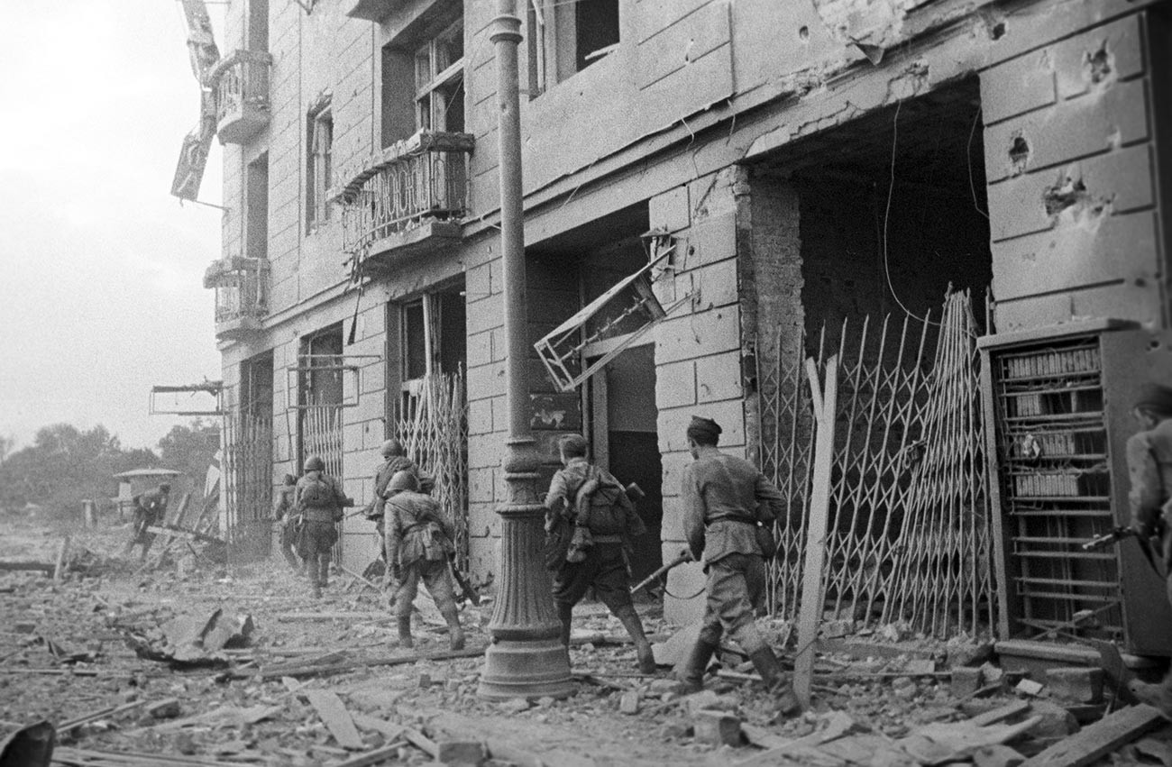 Втора световна война (1941—1945). 1-и Белоруски фронт, бой за Прага.