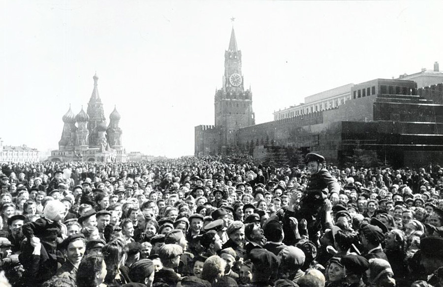 勝利宣言。赤の広場。1945年5月9日13時55分