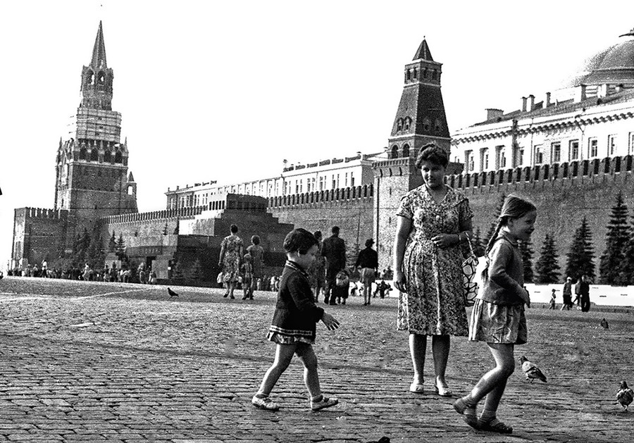 Niños en la Plaza Roja