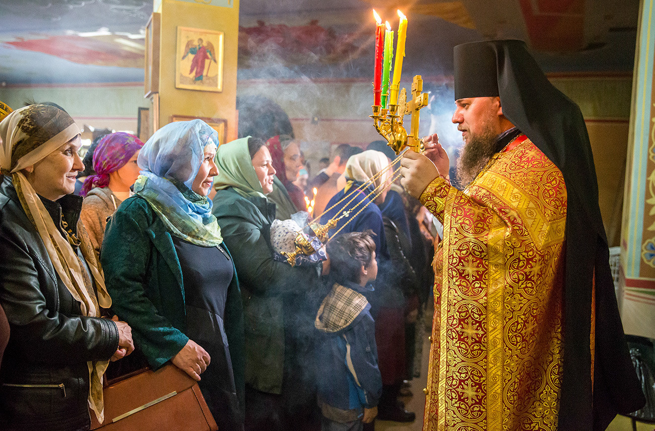 Kebaktian Paskah di Gereja Mikhaila Arkhangela.