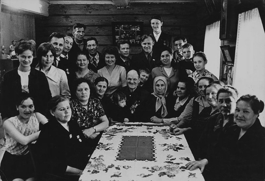 The Krashennikov worker dynasty portrait, 1974  