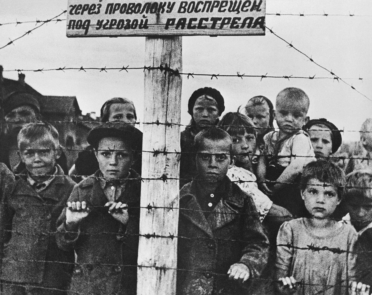 Деца у нацистичком логору