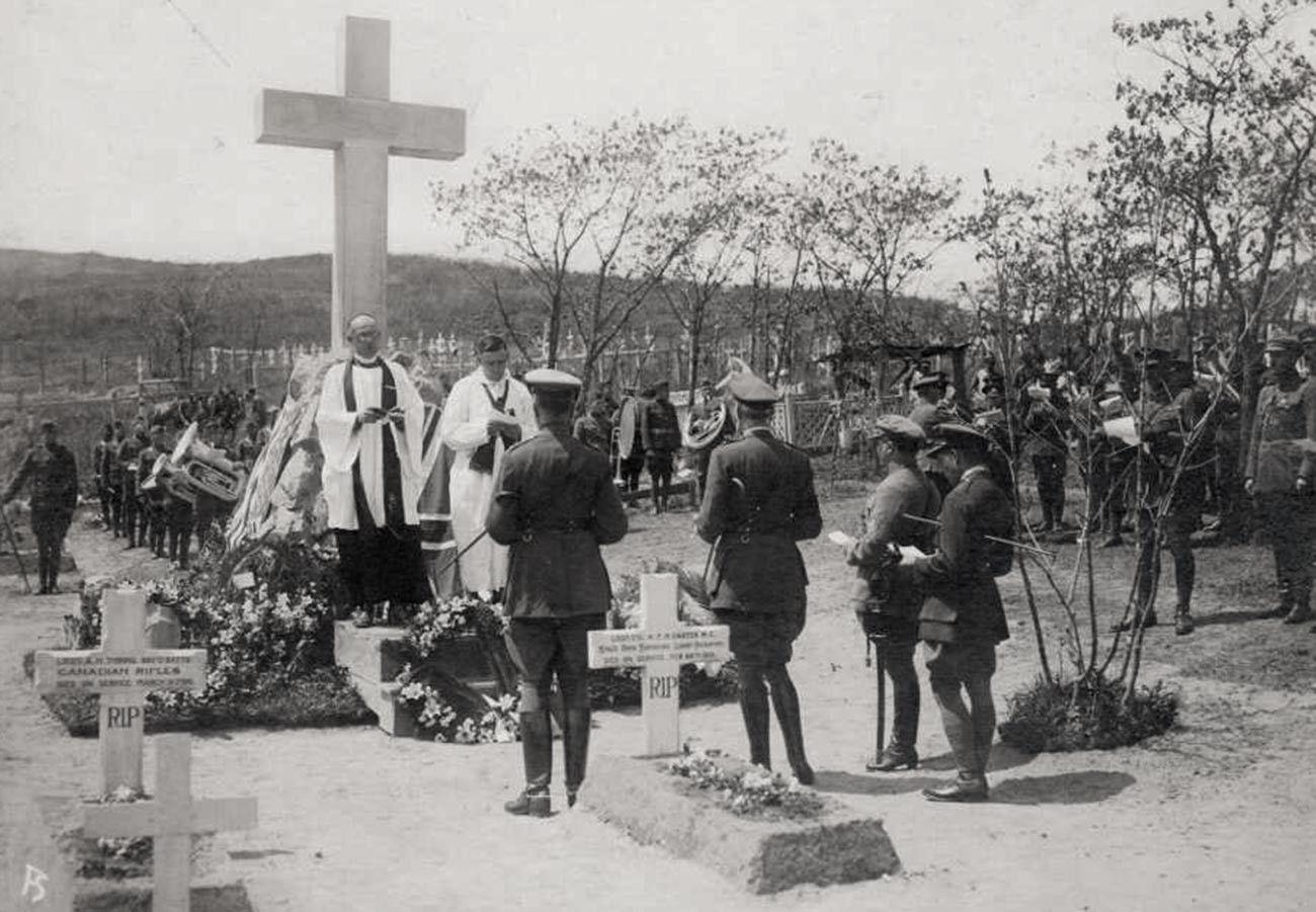 Canadian troops burying their dead in Vladivostok