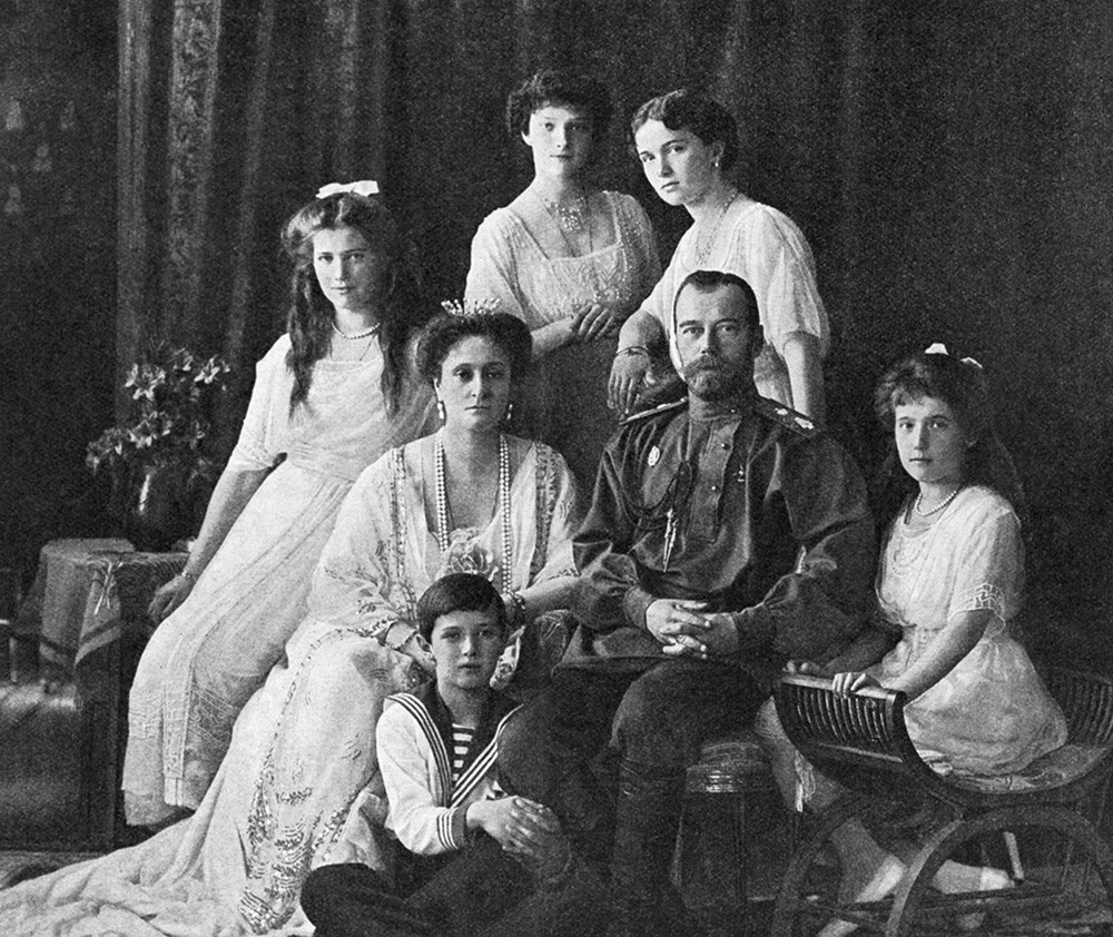 Der letzte russische Zar Nikolaus II. mit seiner Familie, 1914