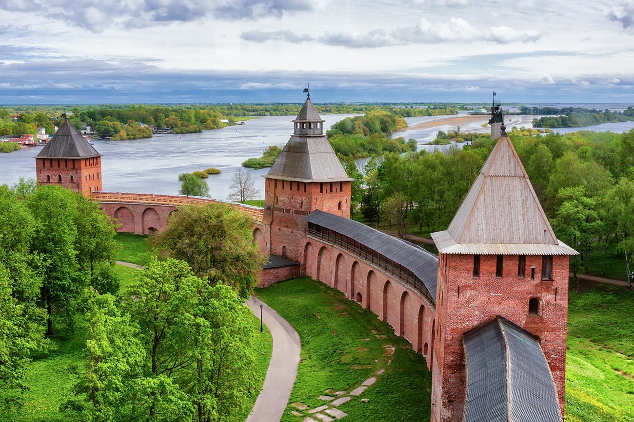 Zidovi in stolpi Novgorodskega detinca