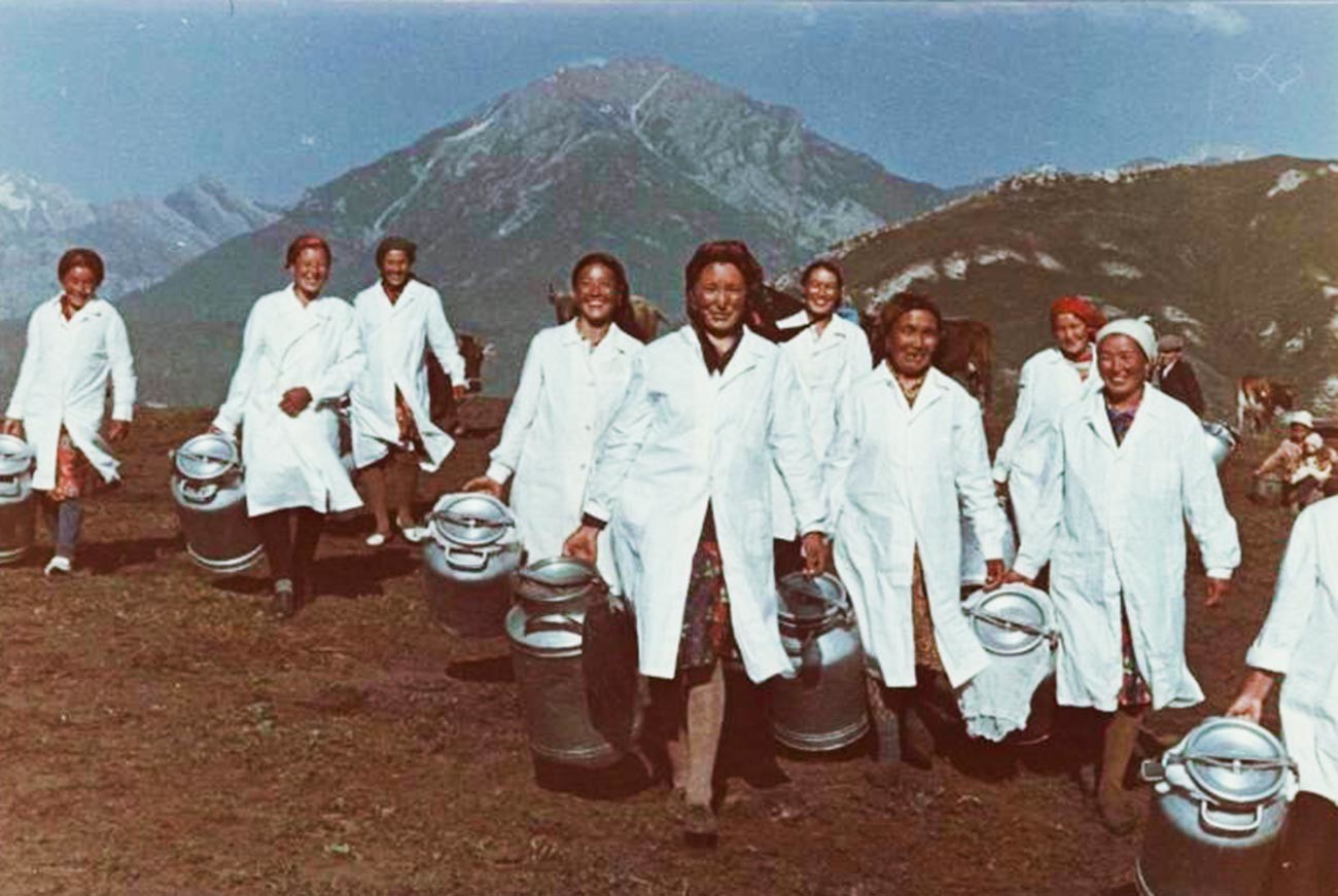 Trayeuses au Kirghizstan, années 1970