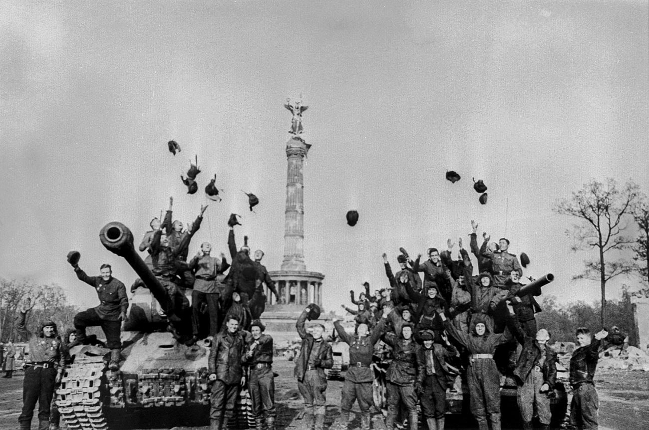 Victoire !, 1945