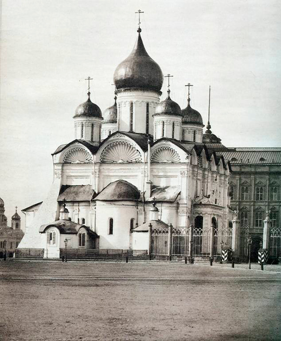 The Cathedral of the Archangel in the Moscow Kremlin, the necropolis of the Moscow tsars. Constructed in 1508 by an Italian architect known as Aloisio the New.