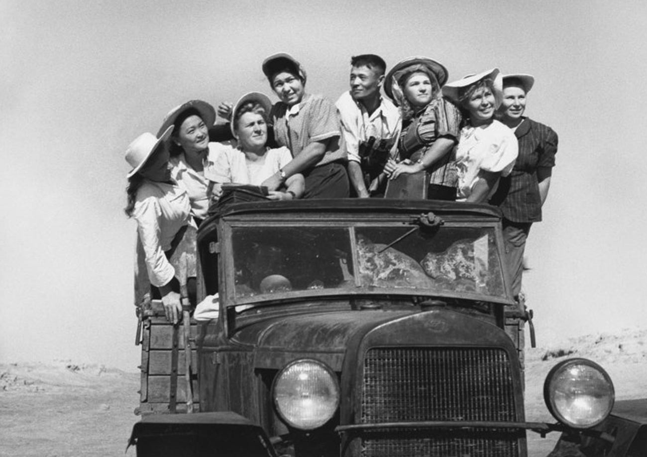 Студенты на целине, Казахская ССР, 1952.