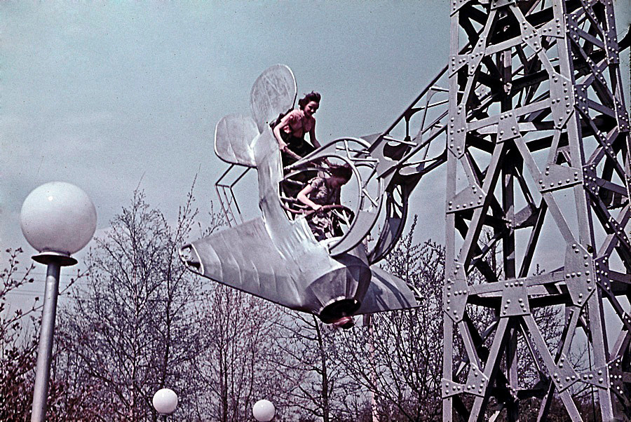 Качели-самолет, Измайловский парк, 1962.