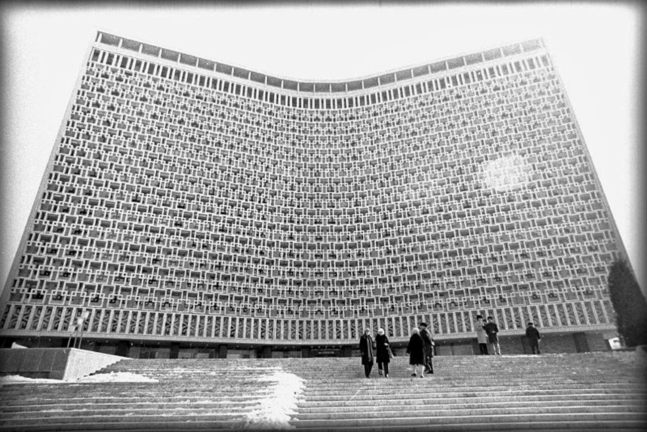 タシケントのホテル「ウズベキスタン」。1974年-1976年