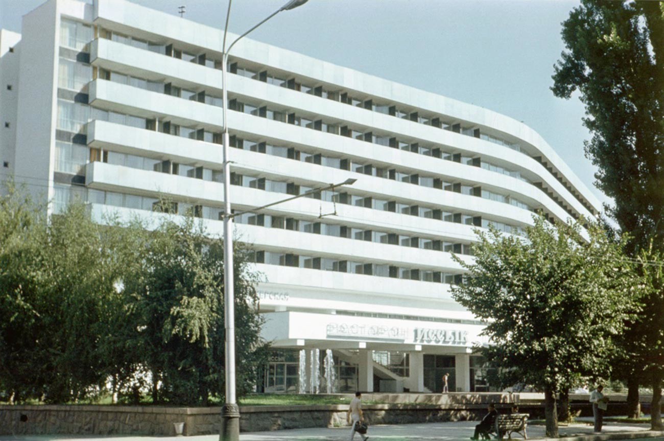 アルマトイ広場のホテル。カザフ・ソビエト社会主義共和国。1978年