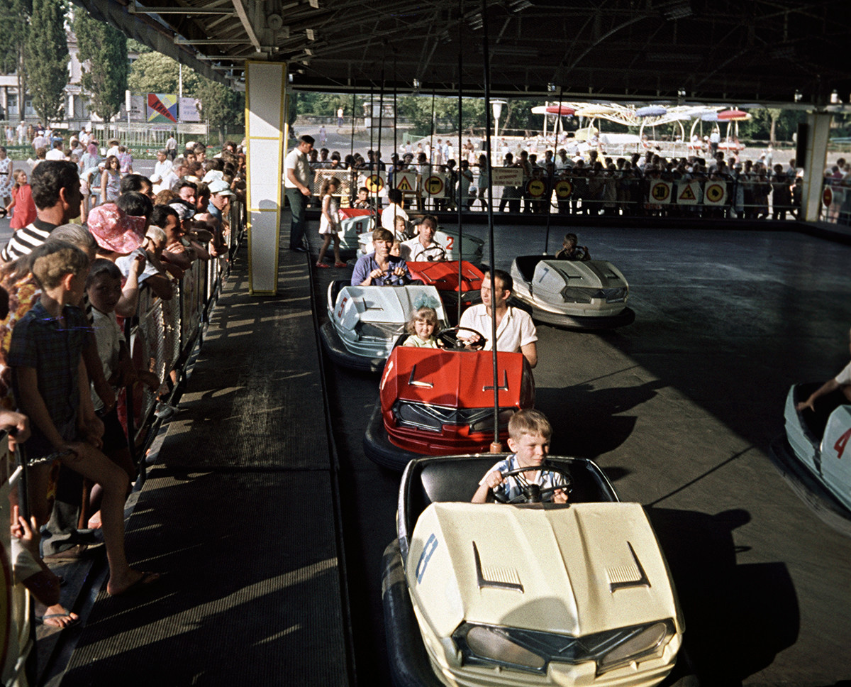 Avtodrom v Luna parku v mestu Soči, 1973.
