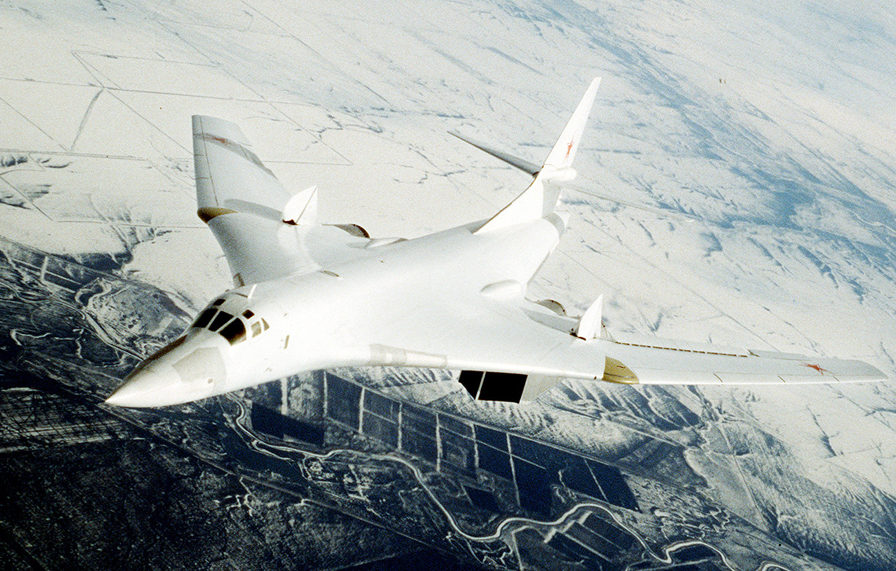 Стратегијски бомбардер Ту-160