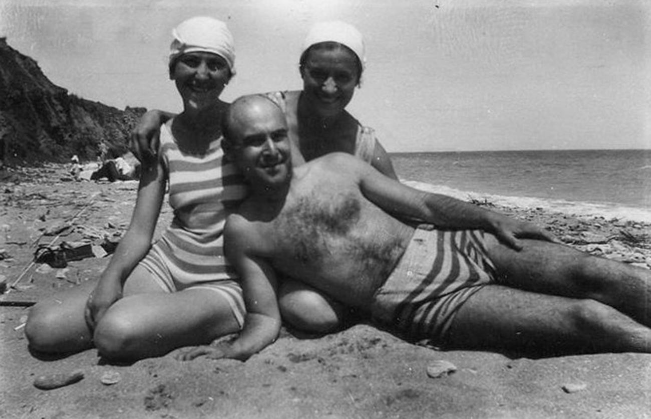 Sulla spiaggia di Sochi, 1937