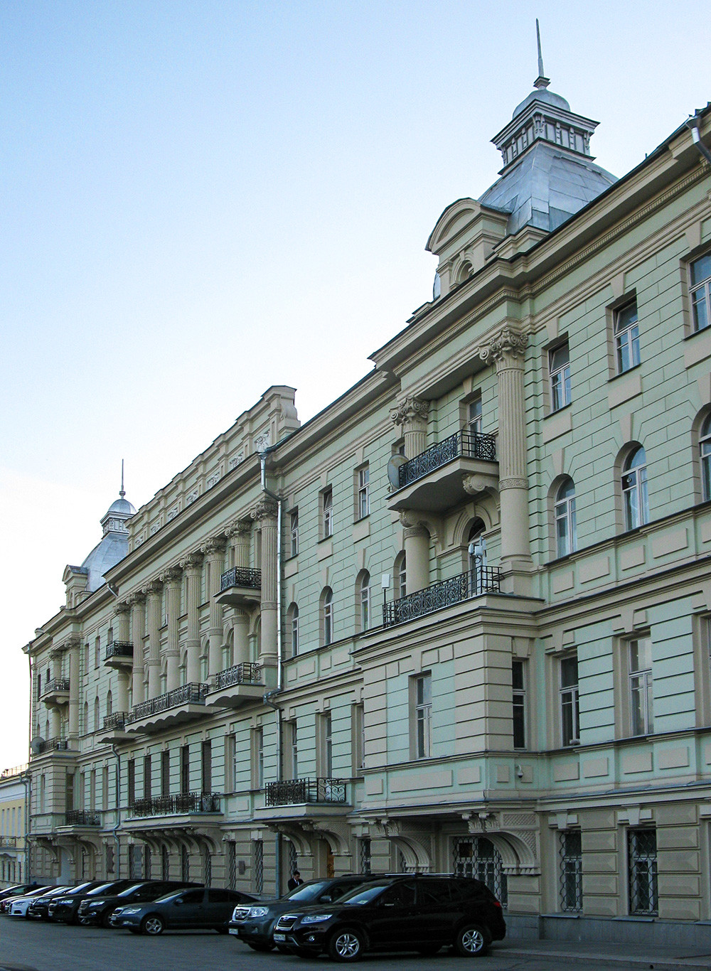 The house on Manezhnaya street, 9 – facing the Kremlin wall. Here, Anna Ulyanova lived until her death in 1935.