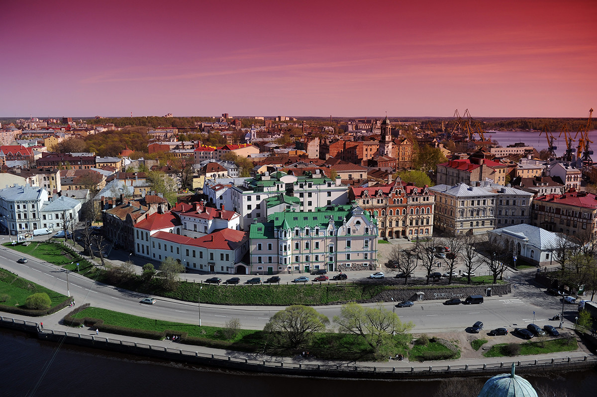Ville de Vyborg (140 km de Saint-Pétersbourg)